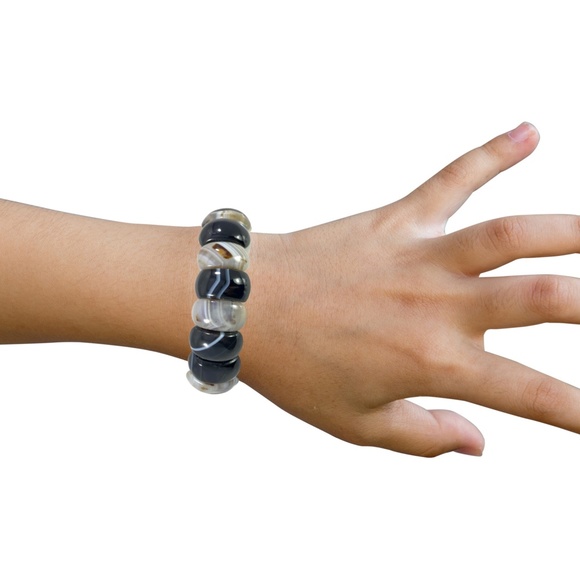Handmade Black and White Agate Natural Stone Stretch Bracelet - Picture 5 of 5